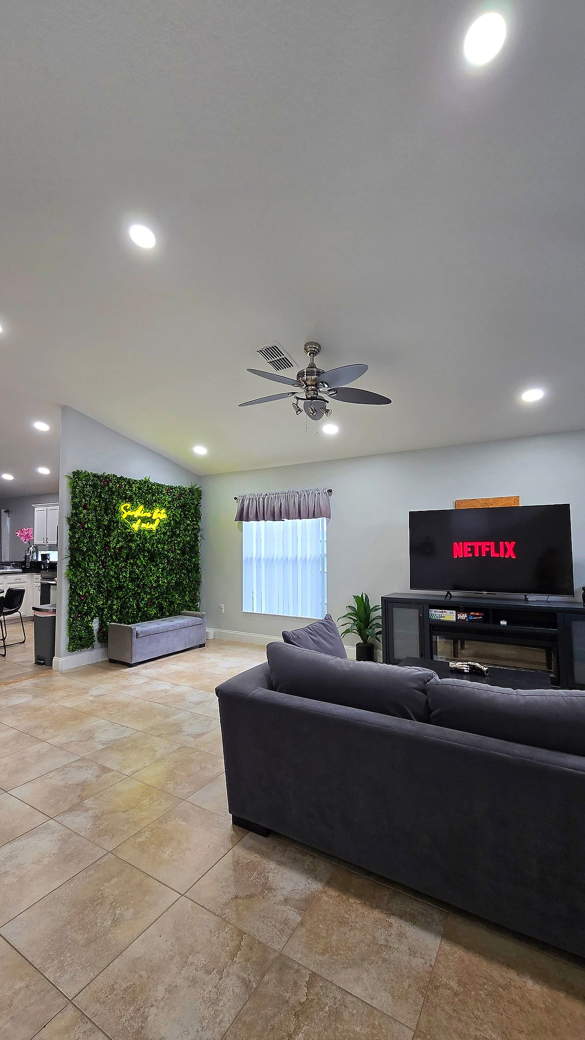 Huge Modern 3BR/2BA by UCF |Kitchen | Pet Friendly image 1