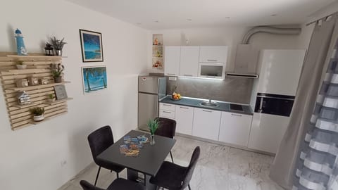 Bubble Oasis with private terrace, BBQ and parking