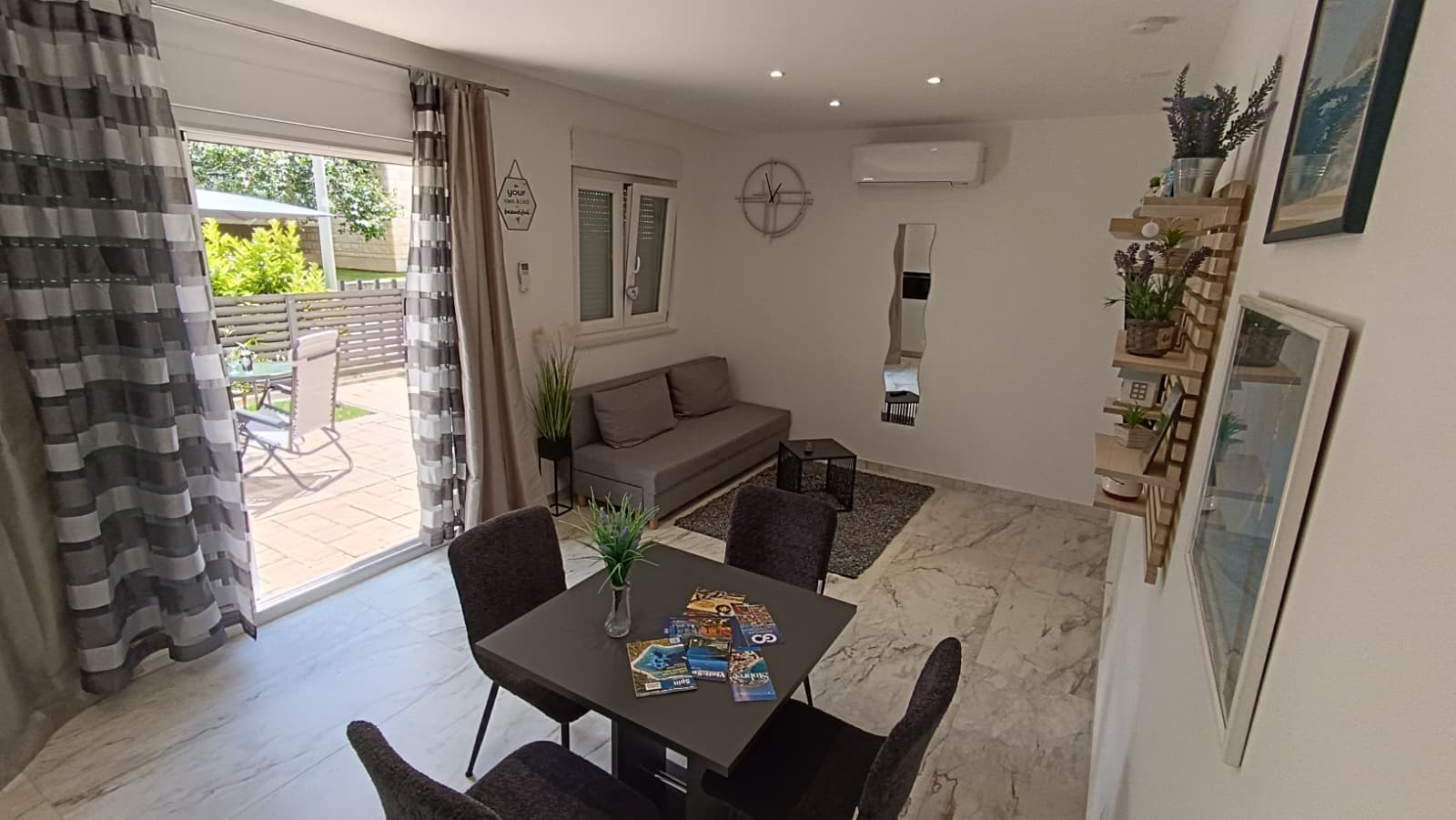 Bubble Oasis with private terrace, BBQ and parking