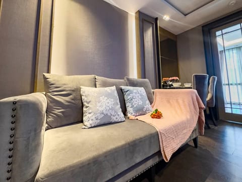 Chic Condo Near Chiang Mai Night Bazaar
