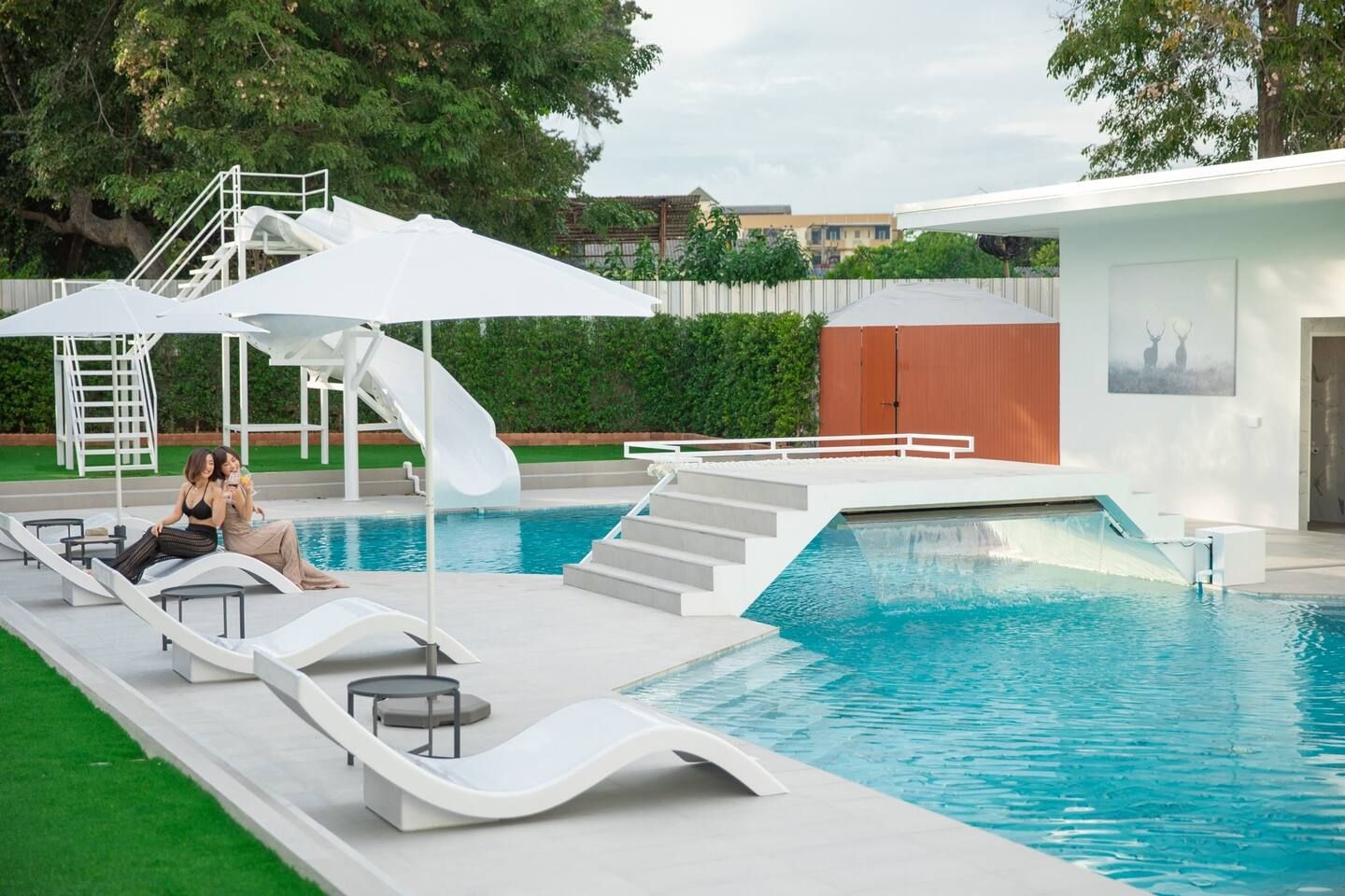 Big Alice Pool Villa Pattaya