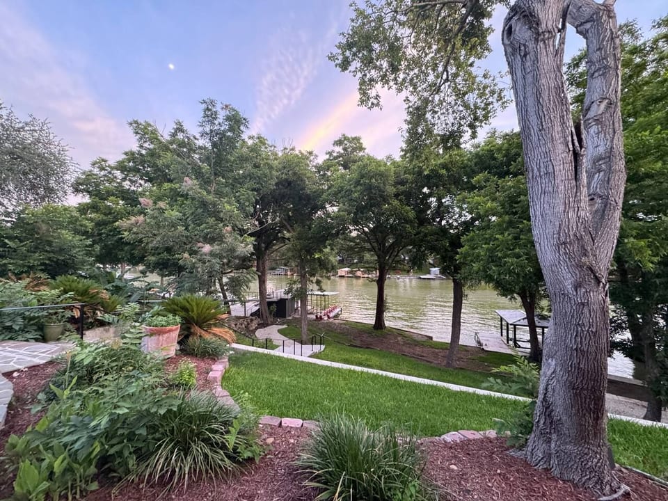 Red Barn Lake House - Seguin