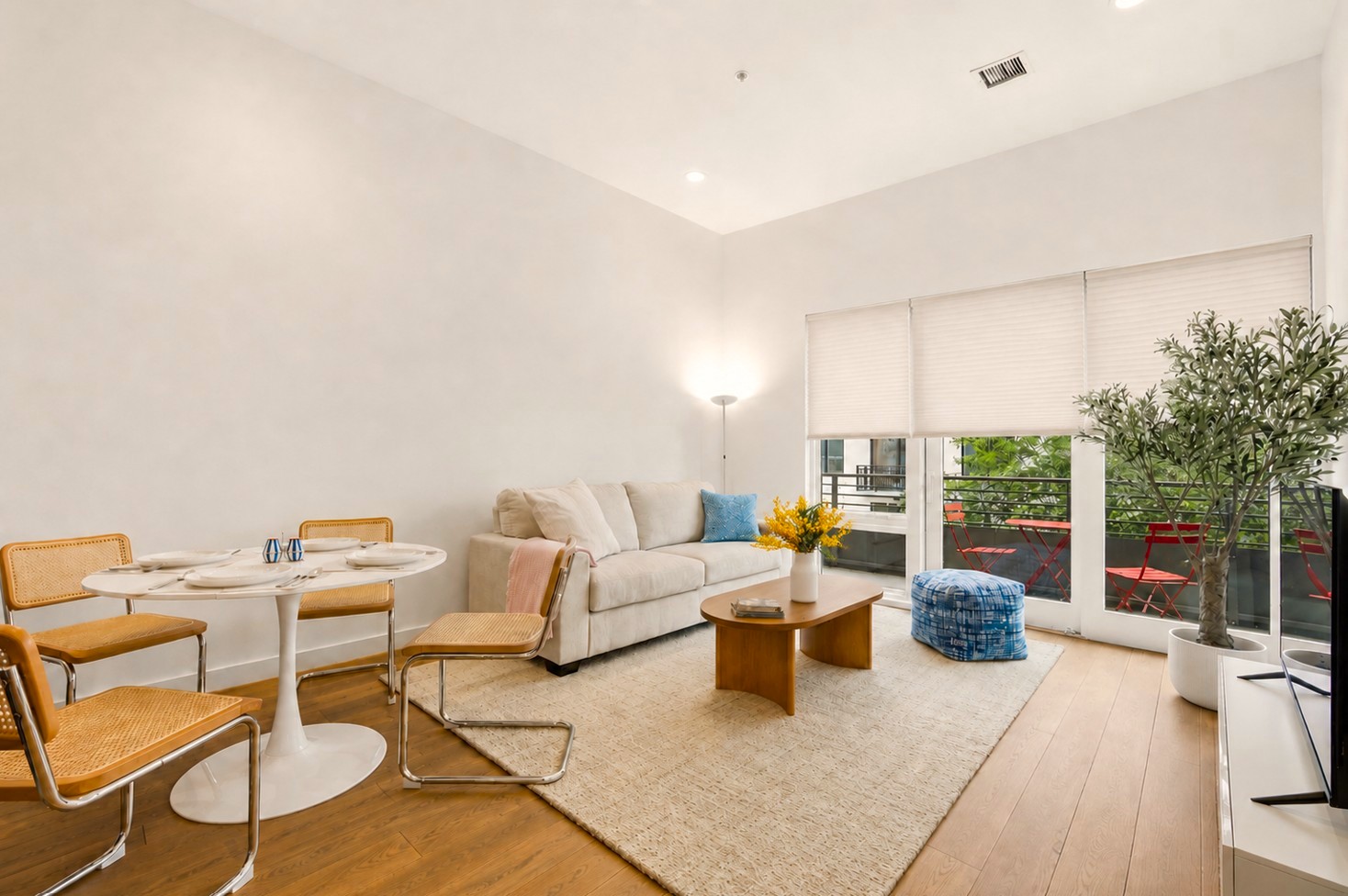 Fabulous Modern 1 BR in Hoboken! Balcony, W/D, AC, Elevator. Minutes to NYC!