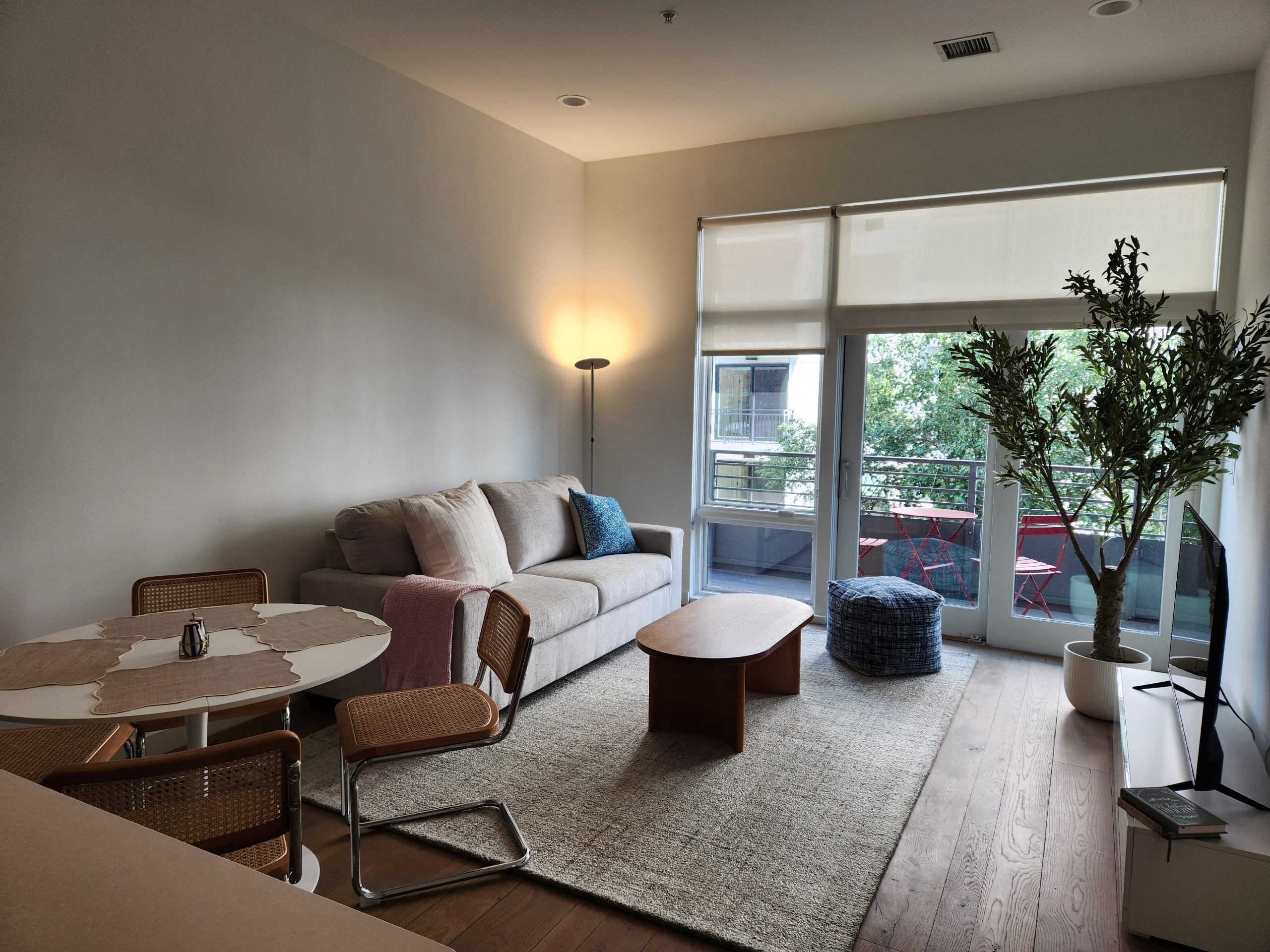 Fabulous Modern 1 BR in Hoboken! Balcony, W/D, AC, Elevator. Minutes to NYC!