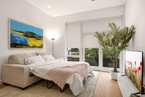 Fabulous Modern 1 BR in Hoboken! Balcony, W/D, AC, Elevator. Minutes to NYC!
