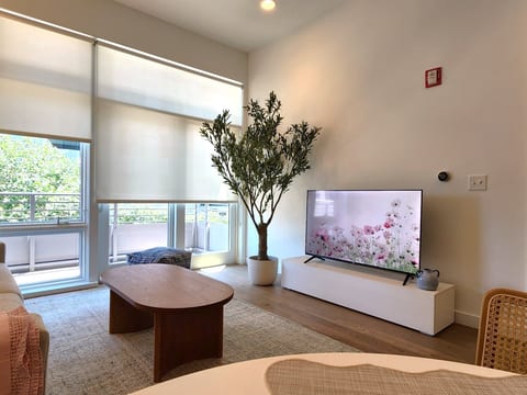 Fabulous Modern 1 BR in Hoboken! Balcony, W/D, AC, Elevator. Minutes to NYC!