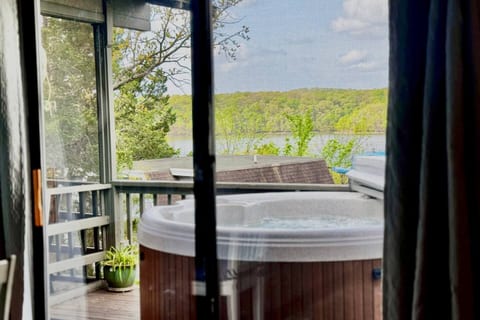Sunset Suite for Two in Margaritaville+HotTub&View
