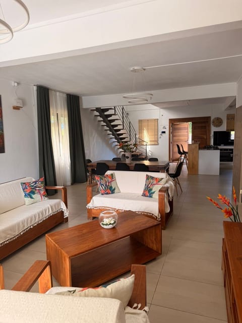 Villa Eva -Elegant 4 Bedroom villa with Pool image 4