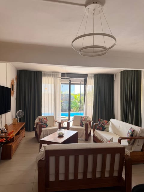 Villa Eva -Elegant 4 Bedroom villa with Pool image 1