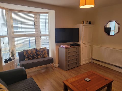 5 bed town-centre home near the beach, sleeps 9.