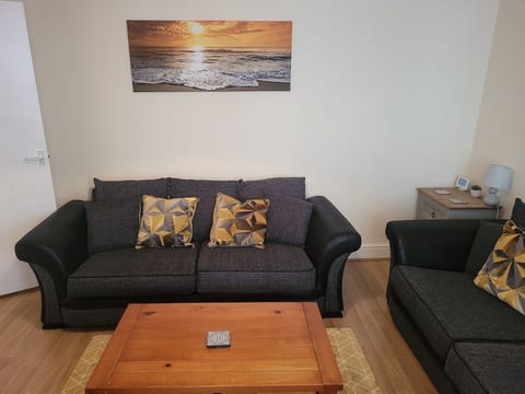 5 bed town-centre home near the beach, sleeps 9.