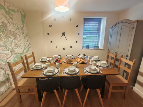 5 bed town-centre home near the beach, sleeps 9.