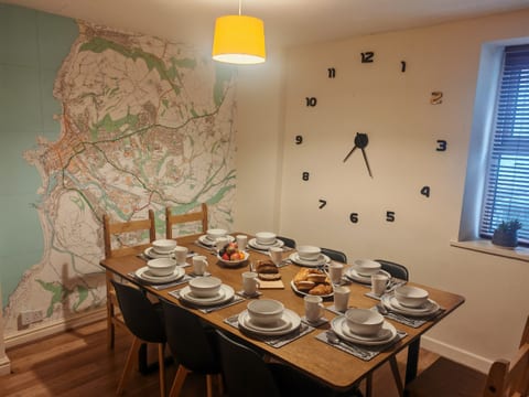 5 bed town-centre home near the beach, sleeps 9.