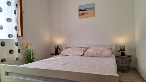 Apartments Laura and Romano with pool - Unit 378619-13