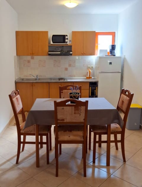 Apartments Laura and Romano with pool - Unit 378619-13