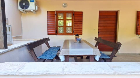 Apartments Laura and Romano with pool - Unit 378619-13