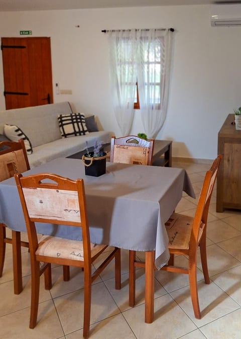 Apartments Laura and Romano with pool - Unit 378619-13