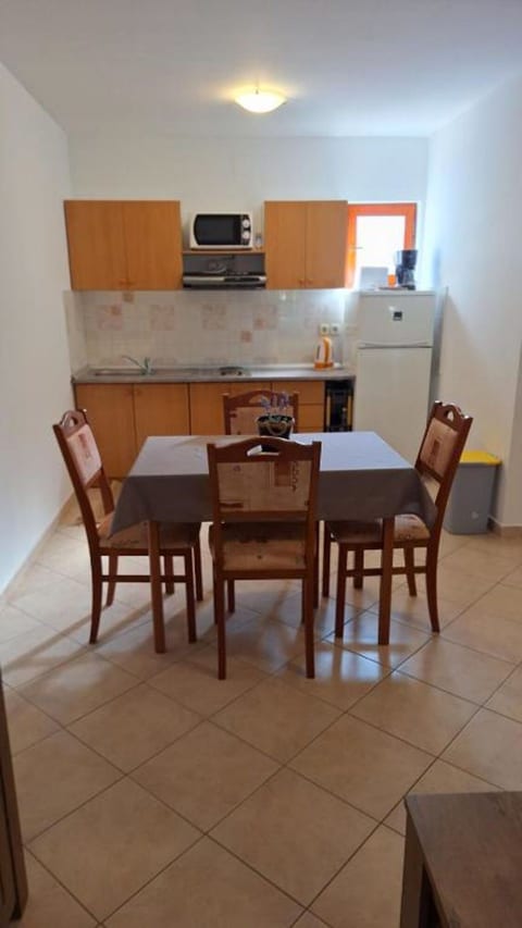 Apartments Laura and Romano with pool - Unit 378696-13
