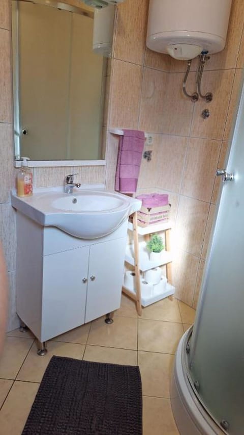 Apartments Laura and Romano with pool - Unit 378696-13