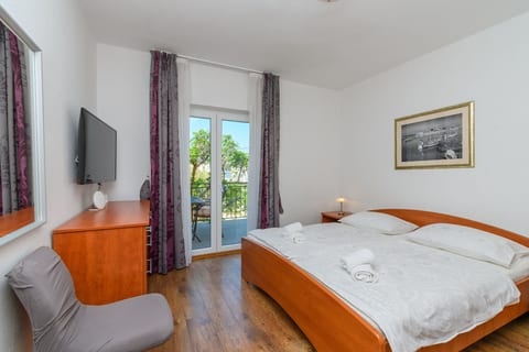 Apartments Mladenka 2 - Unit 378832-13