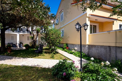 Apartments Mladenka 2 - Unit 378833-13