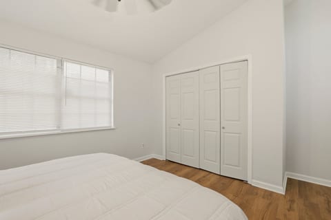 1800 Jackson Bluff