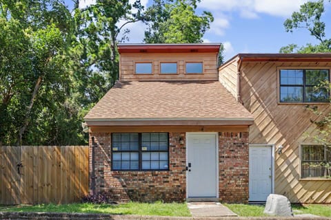 FSU Townhome w/ Deck & Workspace