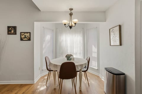 FSU Townhome w/ Deck & Workspace