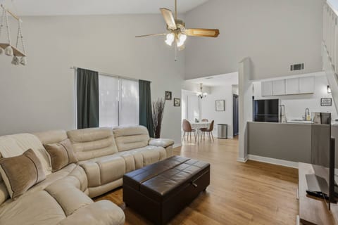 FSU Townhome w/ Deck & Workspace
