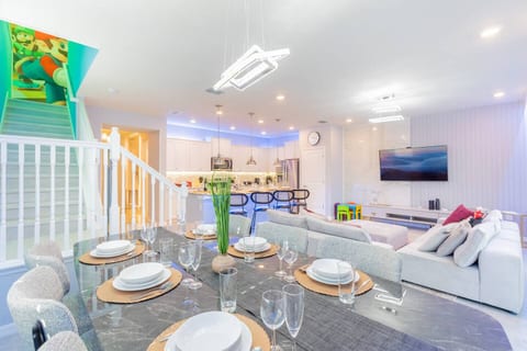 Private pool 5bd home in resort close to parks