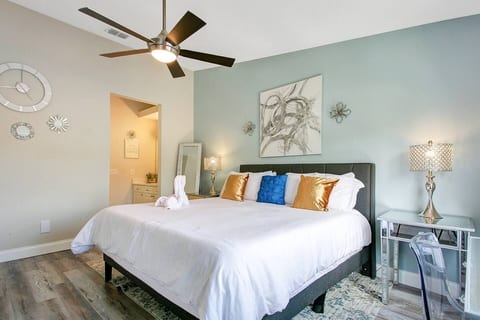 Minutes to Disney | Themed 3BR Home | Pool & Gym