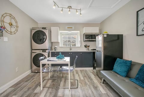 Fully equipped studio with kitchenette, dining space, and in‑unit laundry.