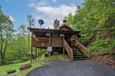 Over the Hills & Far Away Smoky Mtn Cabin