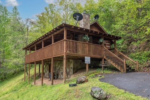 Over the Hills & Far Away Smoky Mtn Cabin