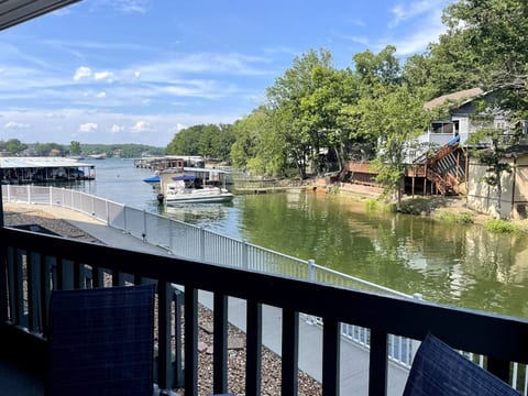 NO STAIRS! Lakefront! Pool! On Water! Sleeps 4!