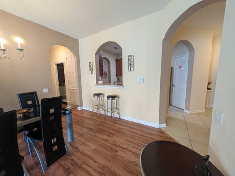 2 Bed lake view by Epic Universe walking distance