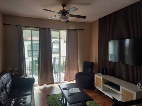 2 Bed lake view by Epic Universe walking distance