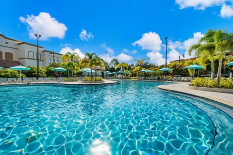 2 Bed lake view by Epic Universe walking distance