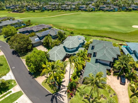 Ocean & Mountain View Retreat in Gated Princeville