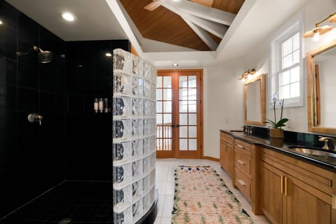 Ocean & Mountain View Retreat in Gated Princeville