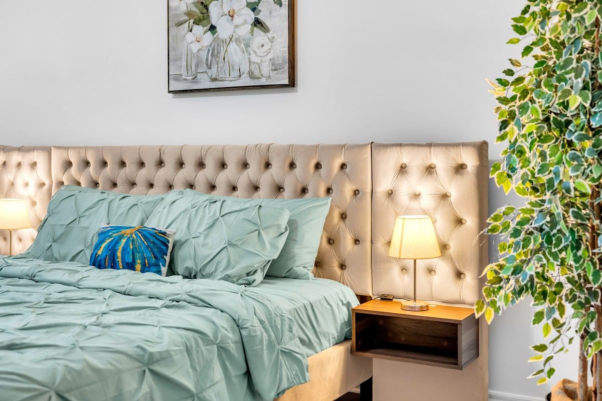 Spacious 2BR Suite | King Bed | 12 Min to Falls image 1