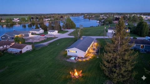 Cheboygan River Glow Cottage, firepit, hot tub image 2