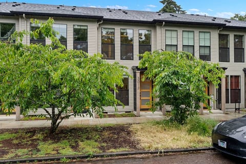 Exterior – Front Facade & Walkway
