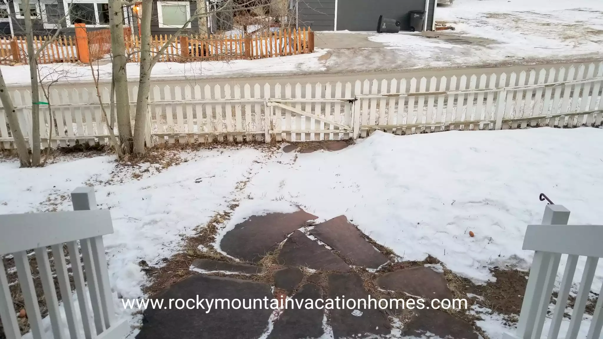 You can park in front of the house to unload through the footgate and then move your vehicle to the parking spaces.