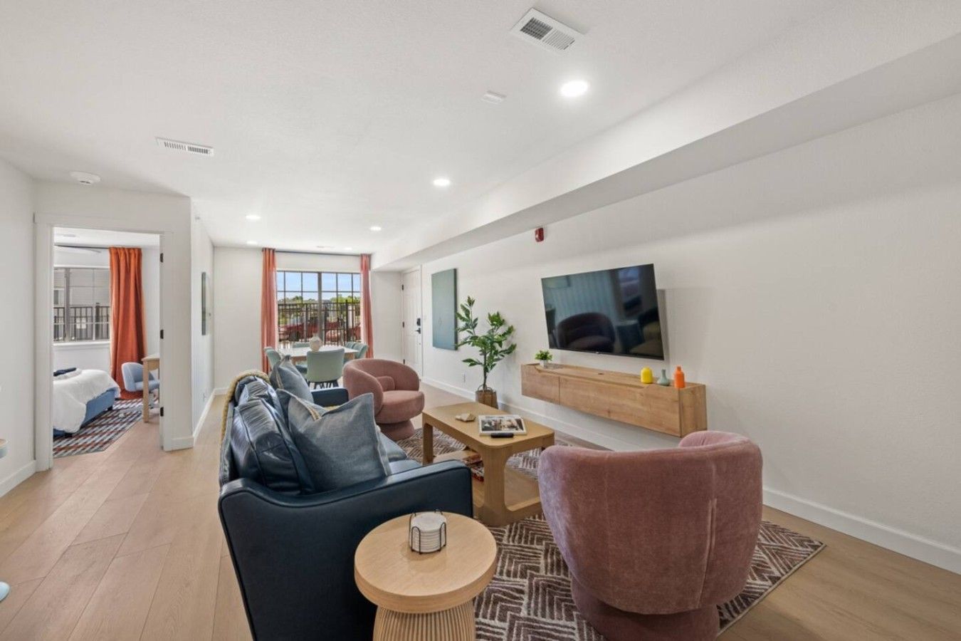Bright 3BR with Pool Access Near K-State Stadium