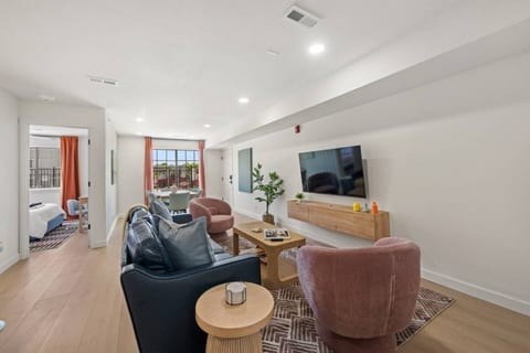 Bright 3BR with Pool Access Near K-State Stadium