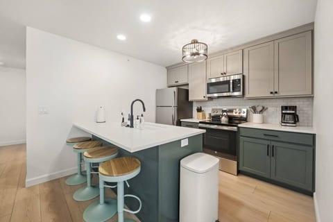 Bright 3BR with Pool Access Near K-State Stadium