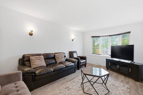 Maison 3 ch. 6 pers.| Garage • Terrasse | Brossard
