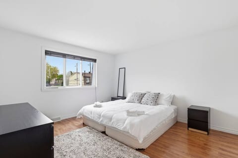 Maison 3 ch. 6 pers.| Garage • Terrasse | Brossard