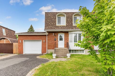 Maison 3 ch. 6 pers.| Garage • Terrasse | Brossard